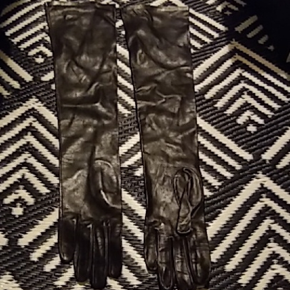 Elegant Black Leather Gloves